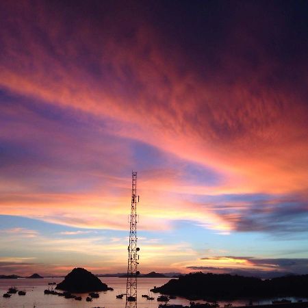 Mawar Hotel Labuan Bajo Buitenkant foto