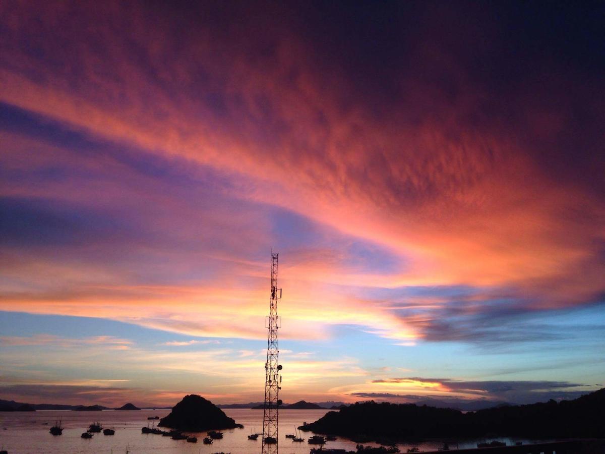Mawar Hotel Labuan Bajo Buitenkant foto