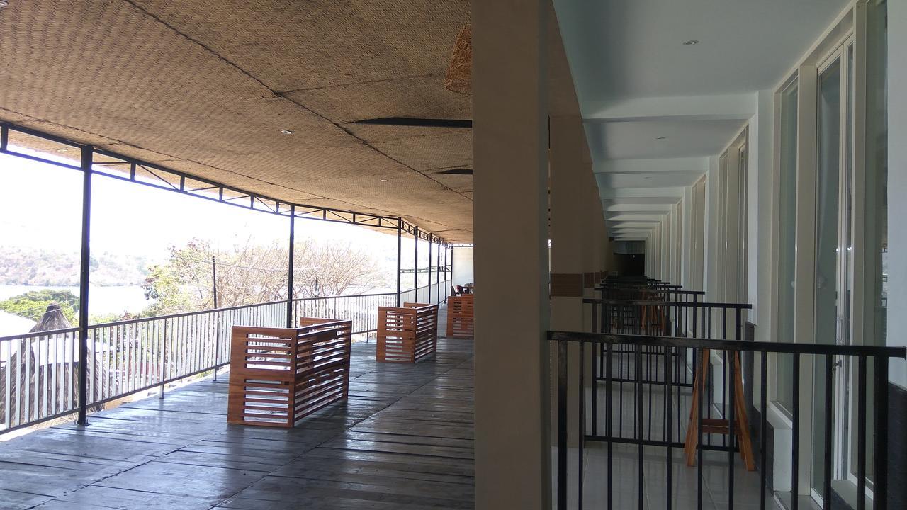 Mawar Hotel Labuan Bajo Buitenkant foto