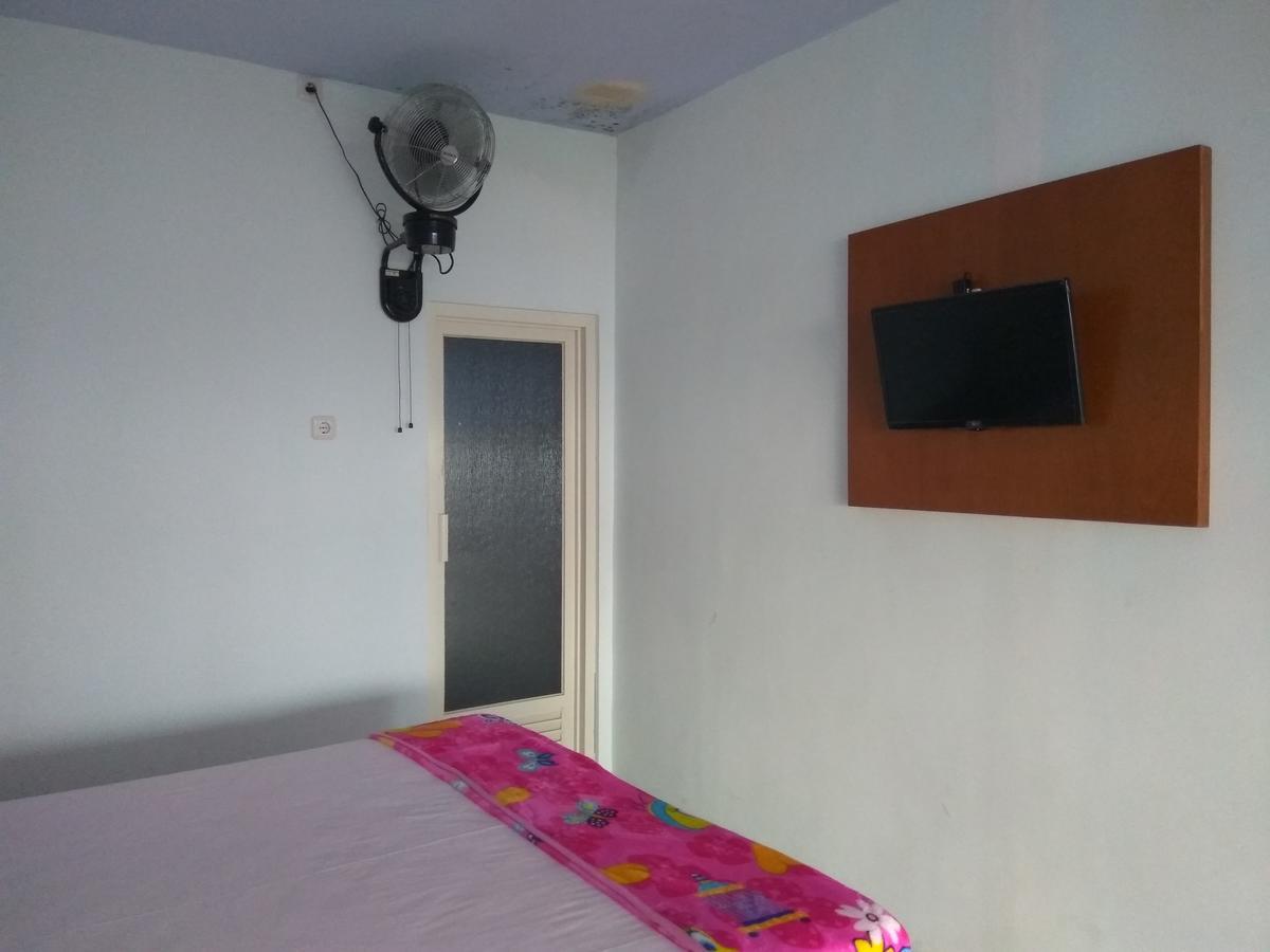 Mawar Hotel Labuan Bajo Buitenkant foto